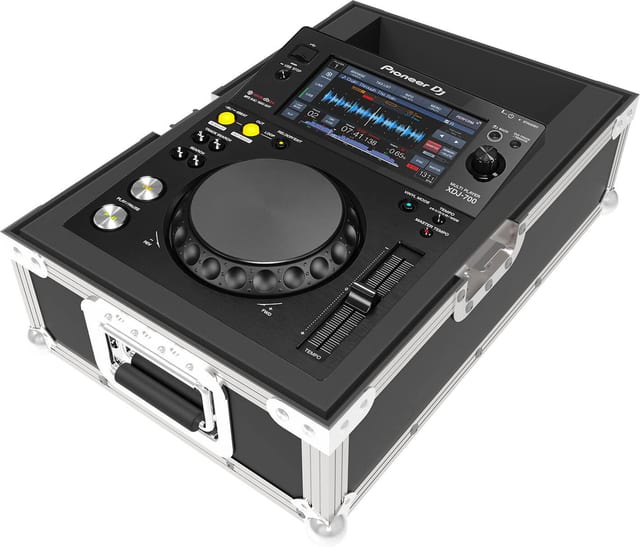 PEP FC-XDJ 700 flightcase Pioneer XDJ-700-hoz, zárt állapotban, ezüst sarokvédőkkel