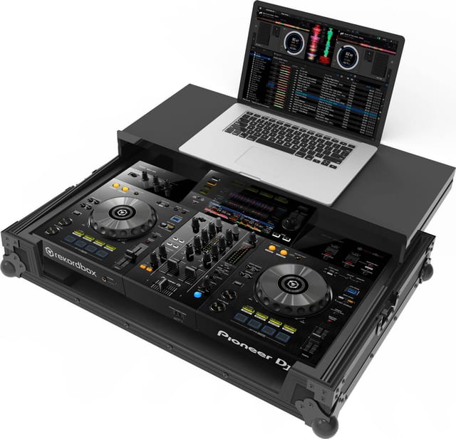 Fekete Zomo P-XDJ-RR Plus NSE flightcase alumínium élekkel és gömbsarkokkal