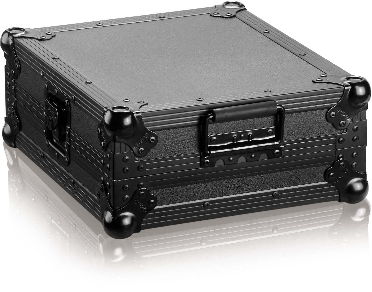 Zomo N-Maschine NSE flightcase fogantyúval és pillangózárakkal, oldalnézet