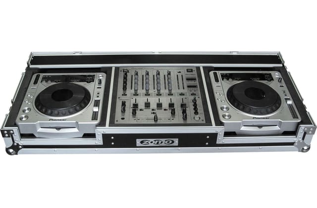 Zomo Flightcase P-800/12 ezüst színben, elölnézet