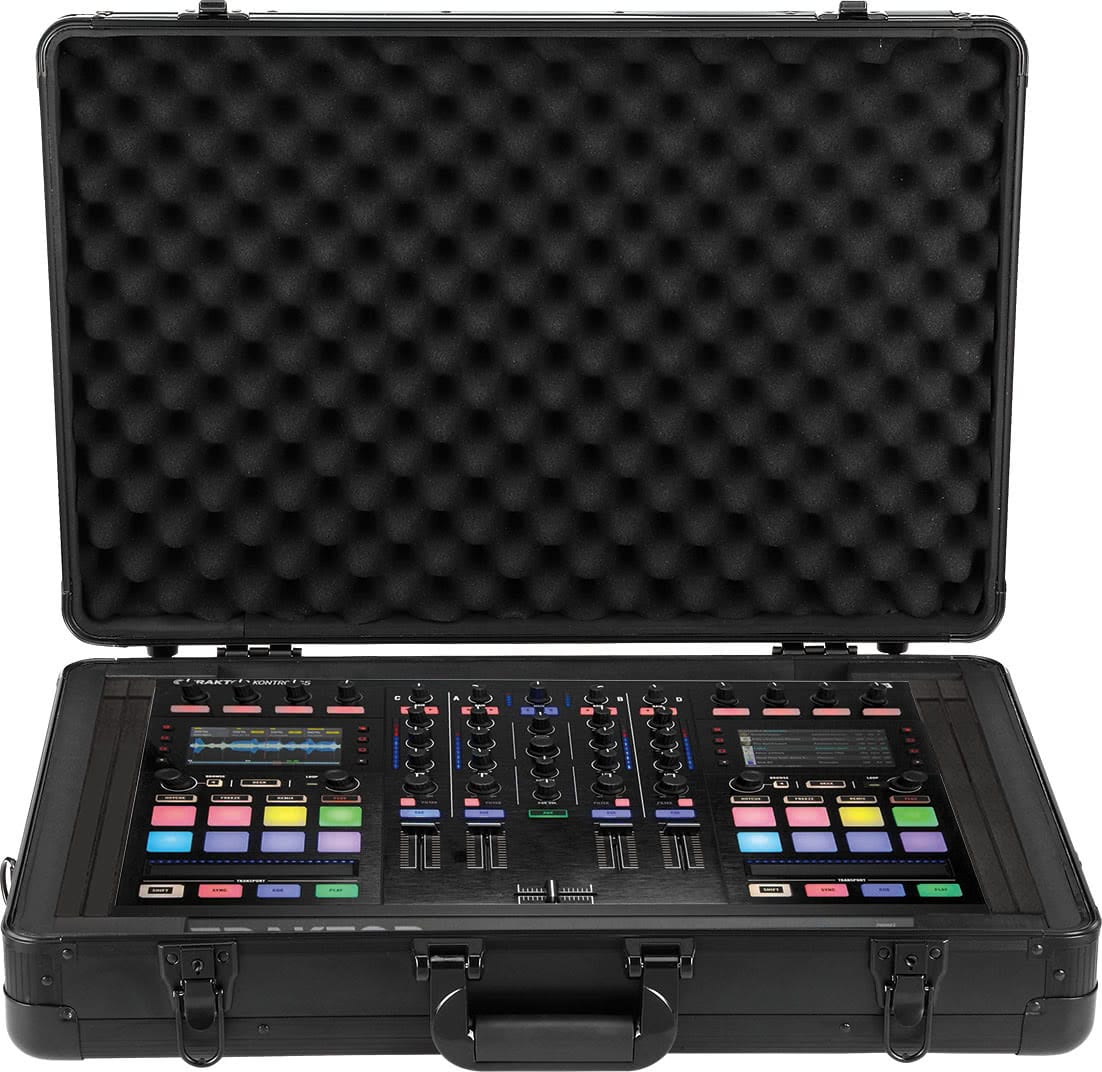 Zomo MFC-30 flightcase kontrollerrel a belsejében