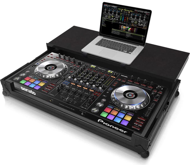 Zomo P-DDJ-SZ Plus NSE flightcase zárt állapotban, elölnézet