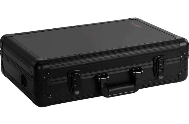 Zomo MFC-20 fekete DJ kontroller flightcase zárt állapotban, elölnézet