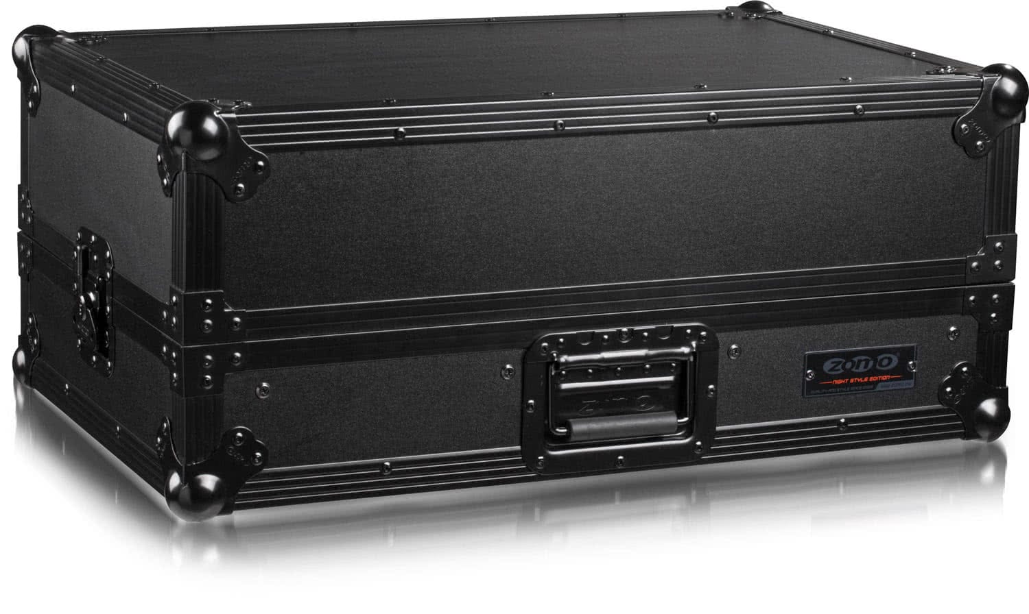 Zomo P-MC Plus NSE flightcase oldalról, sarokvédők és fogantyú