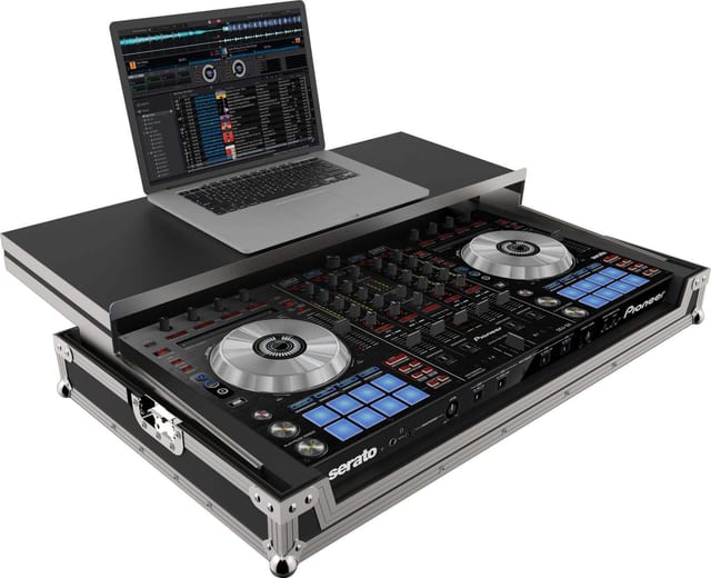 PEP FC-SX fekete/ezüst flightcase Pioneer DDJ-SX-hez, zárt állapotban, ferde nézetből