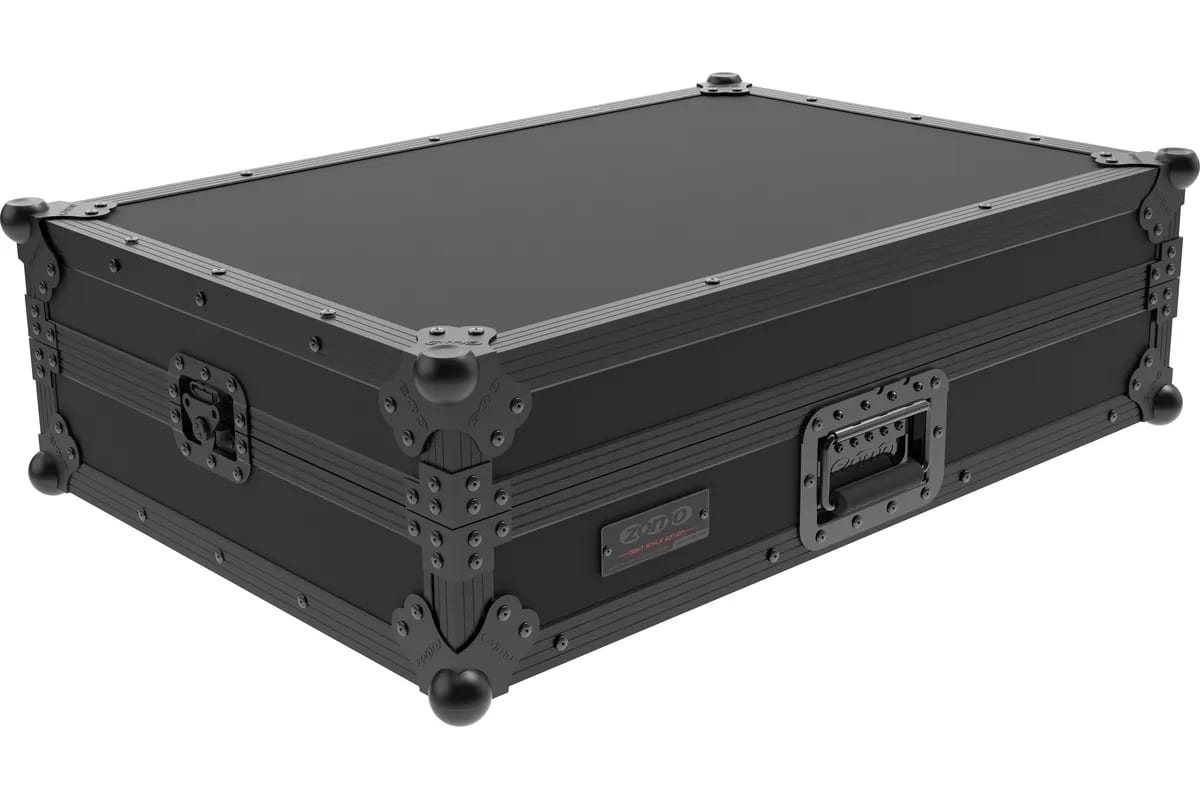 Zomo D-Prime-4-G2 NSE flightcase nyitva, benne a Denon DJ Prime 4 G2 számára kialakított párnázás