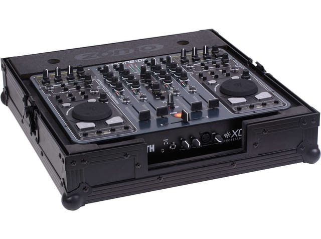Zomo Flightcase Xone DX NSE fekete Flightcase, zárt állapotban, ferde nézet
