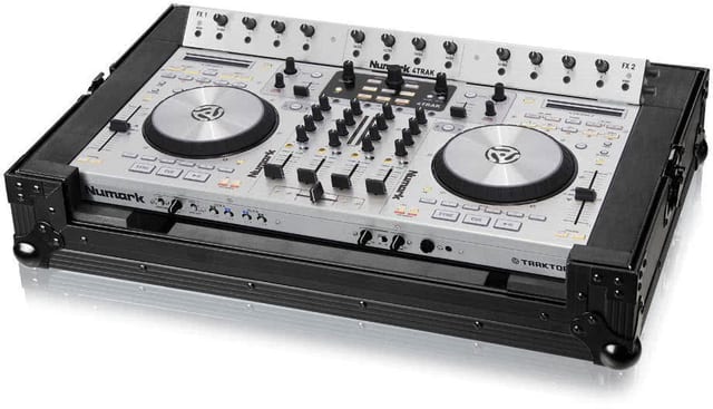 Zomo Flightcase 4Trak NSE fekete Flightcase Numark 4Trak kontrollerhez