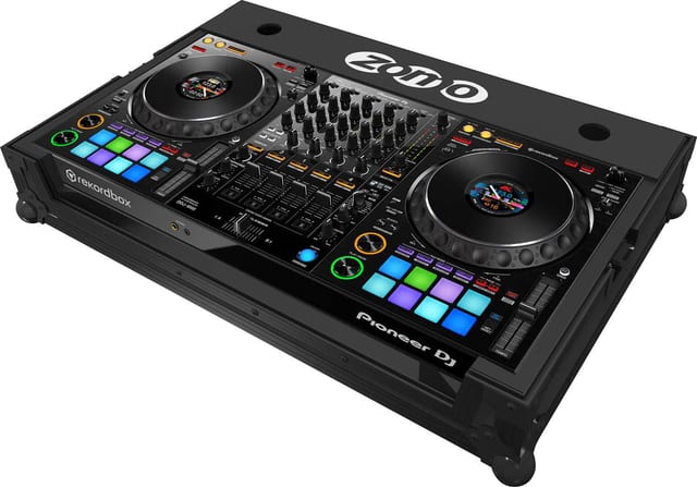 Zomo P-DDJ-1000 NSE fekete flightcase zárt állapotban, ferde nézet