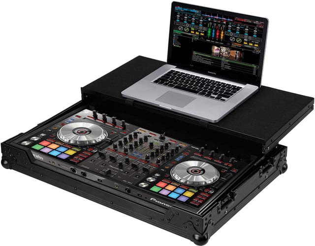 Zomo P-DDJ-SX3 Plus NSE fekete Flightcase zárt állapotban, ferde nézet