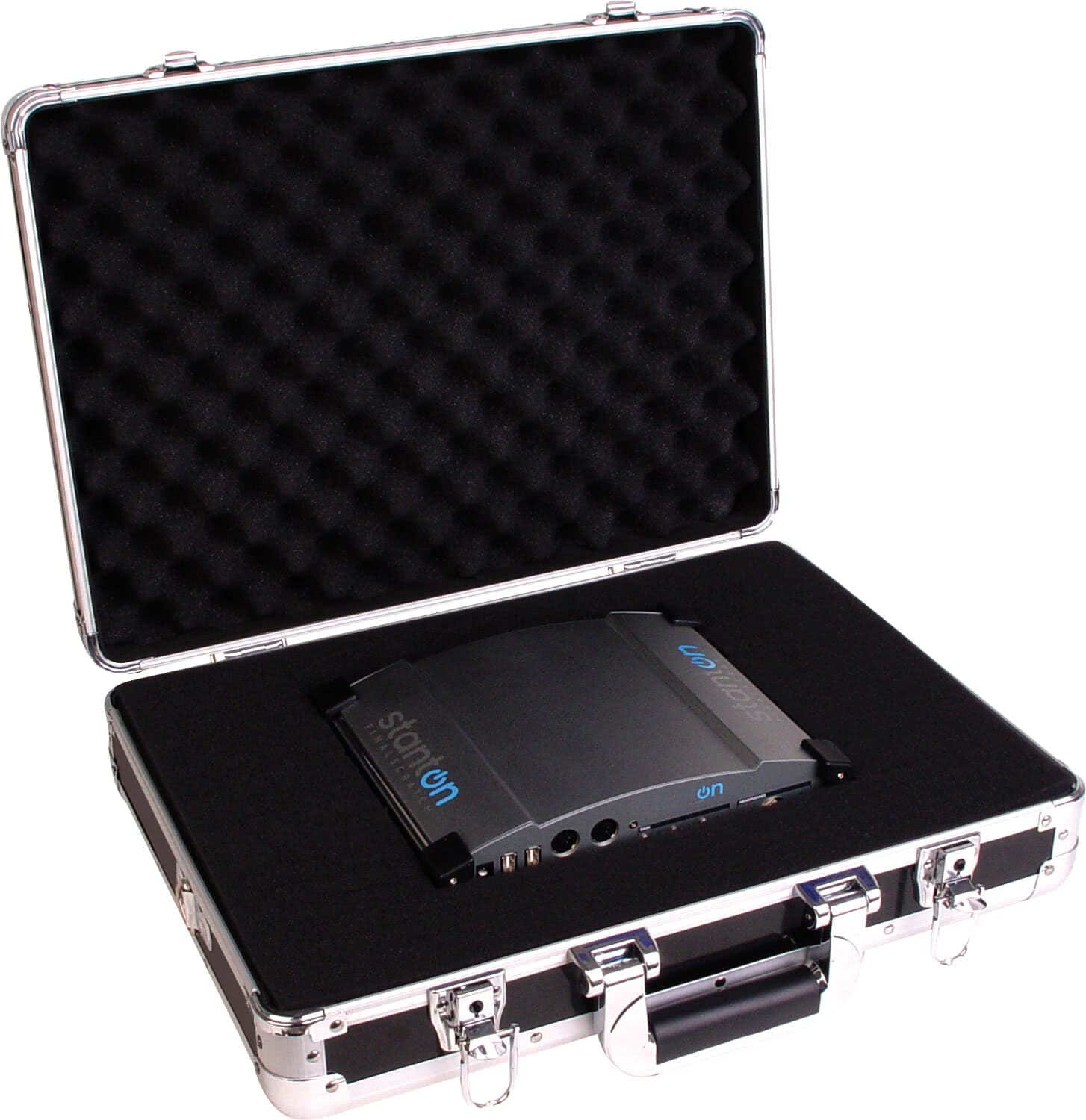 Zomo UNI-1 XT flightcase részlet a zárakkal és fogantyúval