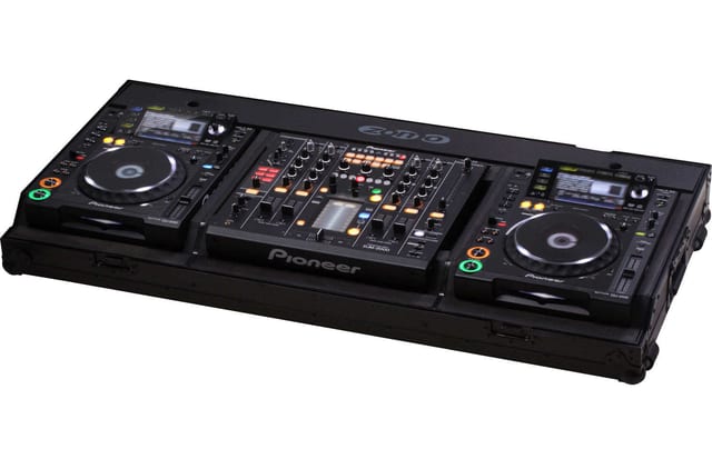 Zomo Flightcase Set 2200 NSE fekete flightcase zárt állapotban, két CDJ-hez és DJM-2000 keverőhöz