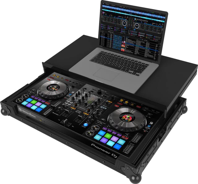 Zomo P-DDJ-800 Plus NSE Flightcase fekete színben, zárt állapotban, ferde nézetből