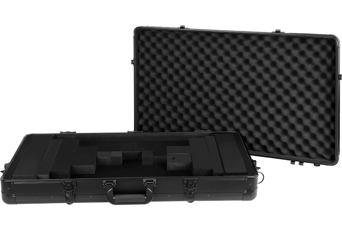 Zomo MFC-40 flightcase ferde szögből, pillangózárakkal