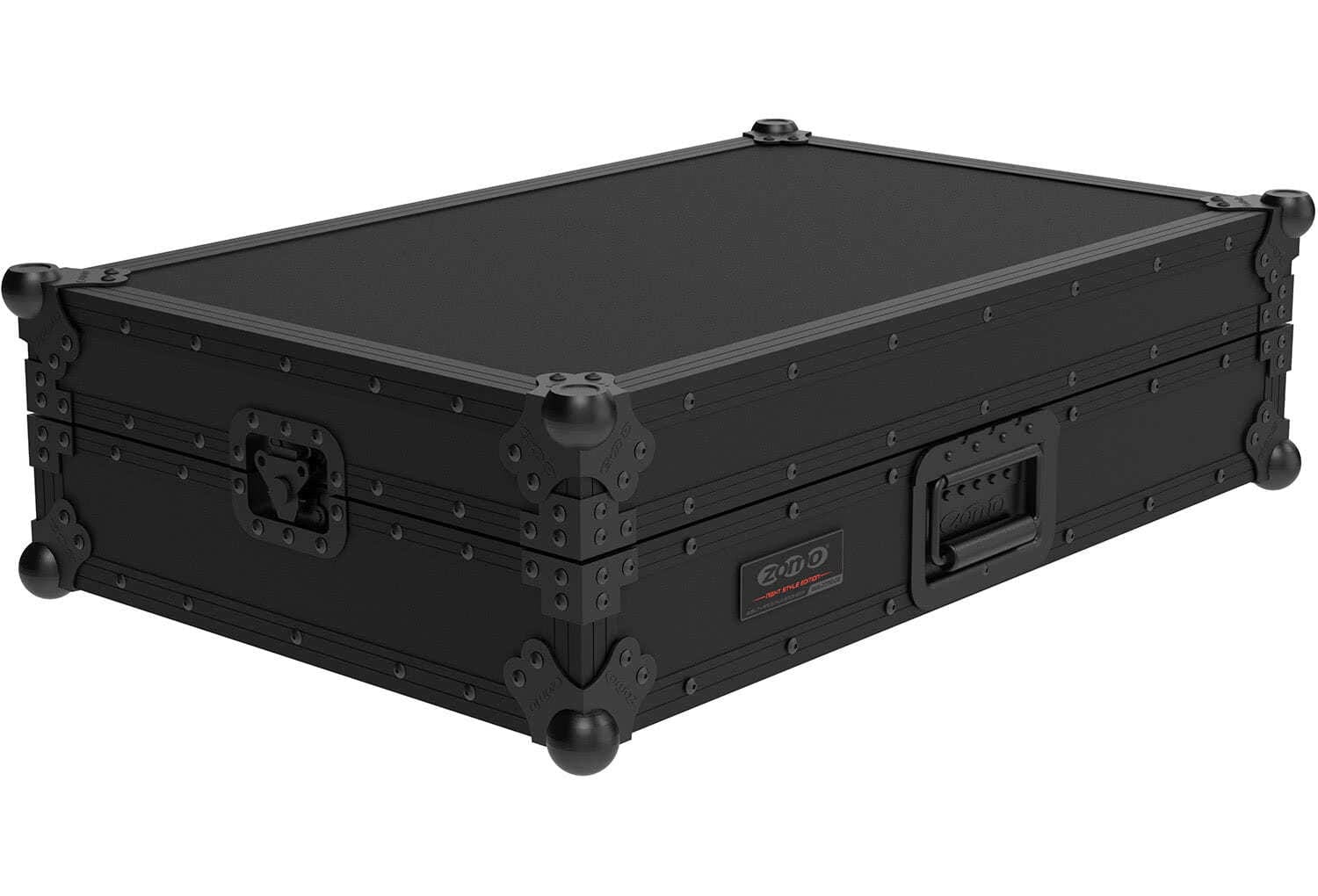 Zomo D-Live-4 NSE Flightcase gömbsarok és fekete alumínium profil közelről