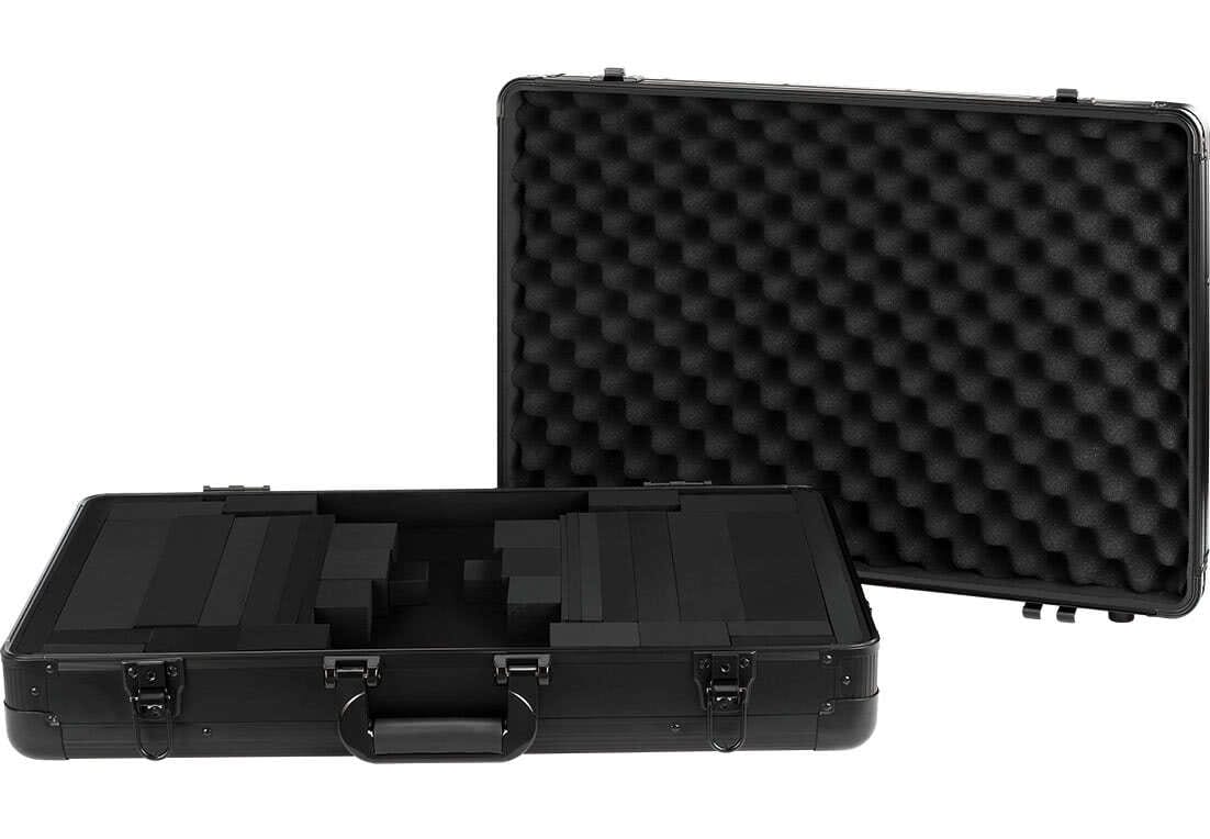 Zomo MFC-30 flightcase zárt állapotban, pillangózárakkal